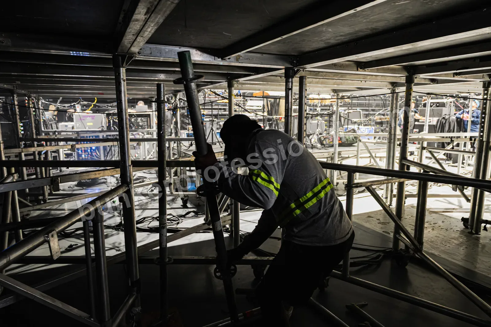 Montaje técnico para Rauw Alejandro — 25