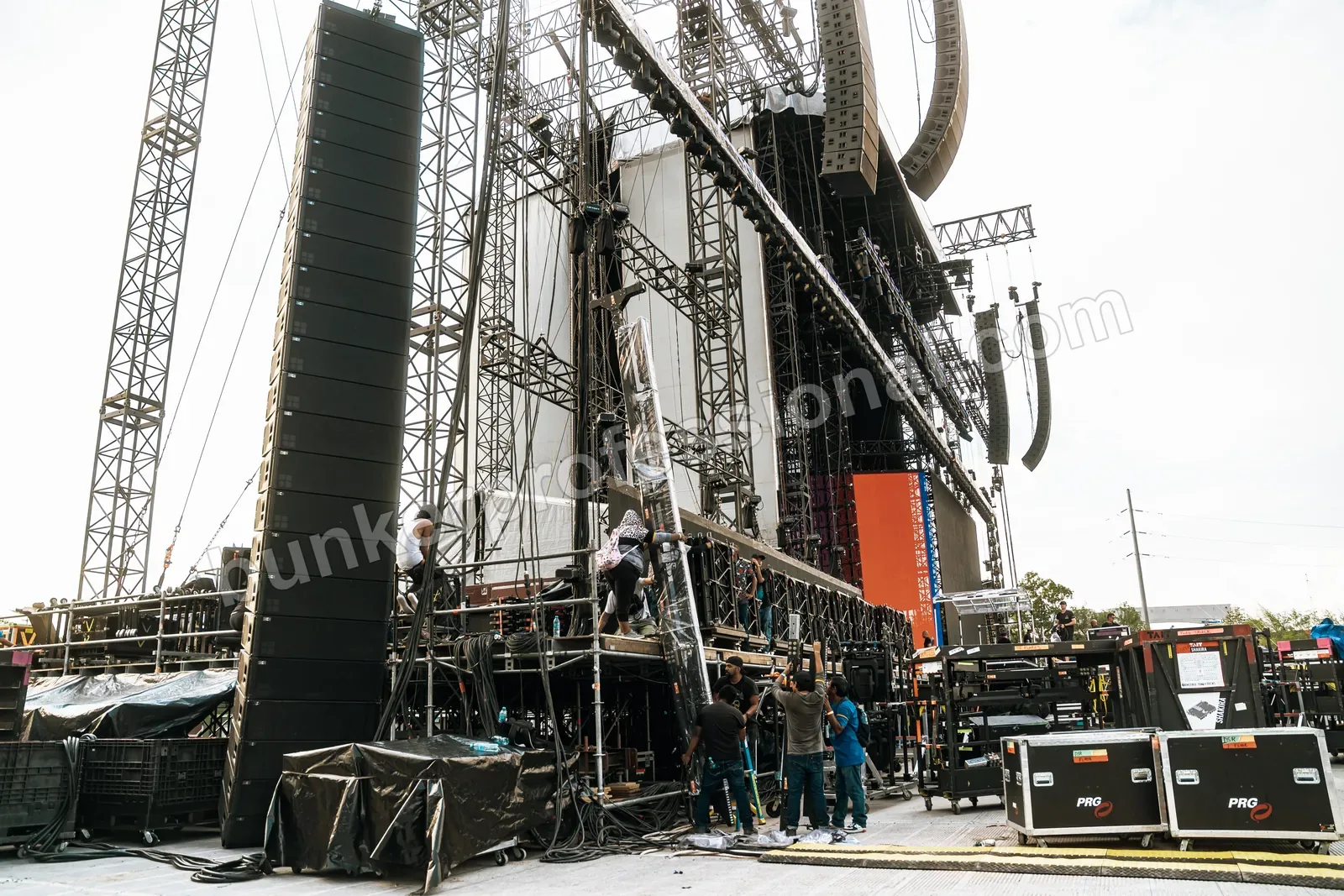 Montaje técnico para Shakira — 123
