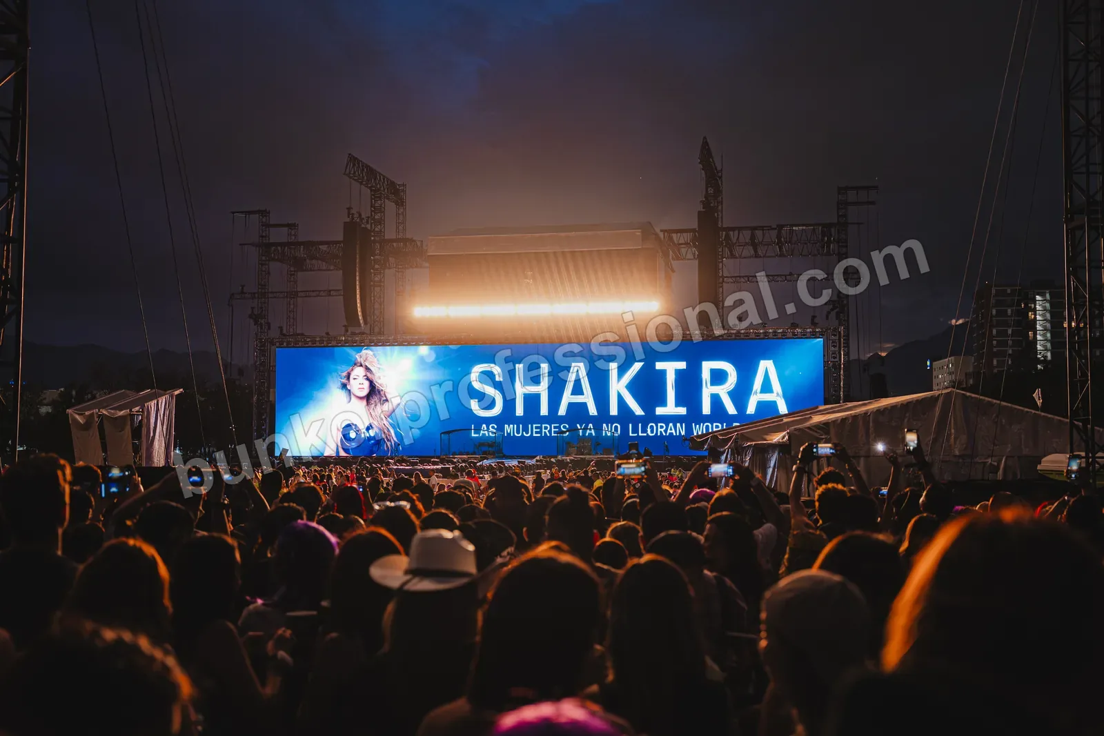Montaje técnico para Shakira — 152